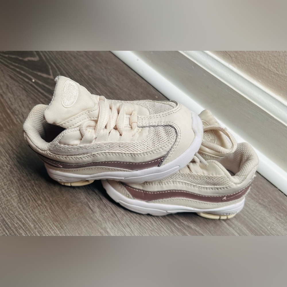 Nike Kids Sneakers in Beige and Light Brown